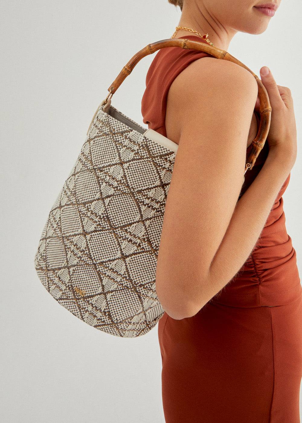 Nalí WENDY BUCKET BAG BAMBOO HANDLE + COLORS Moda