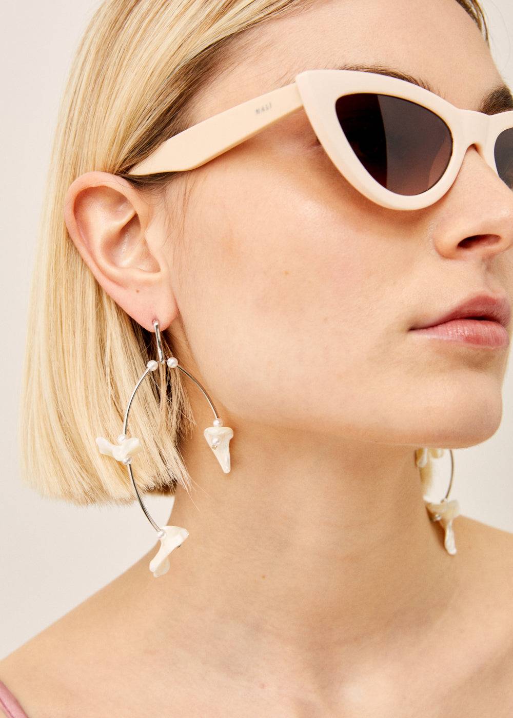 Nalí LORI CAT-EYE SUNGLASSES IN BEIGE Grande vendita