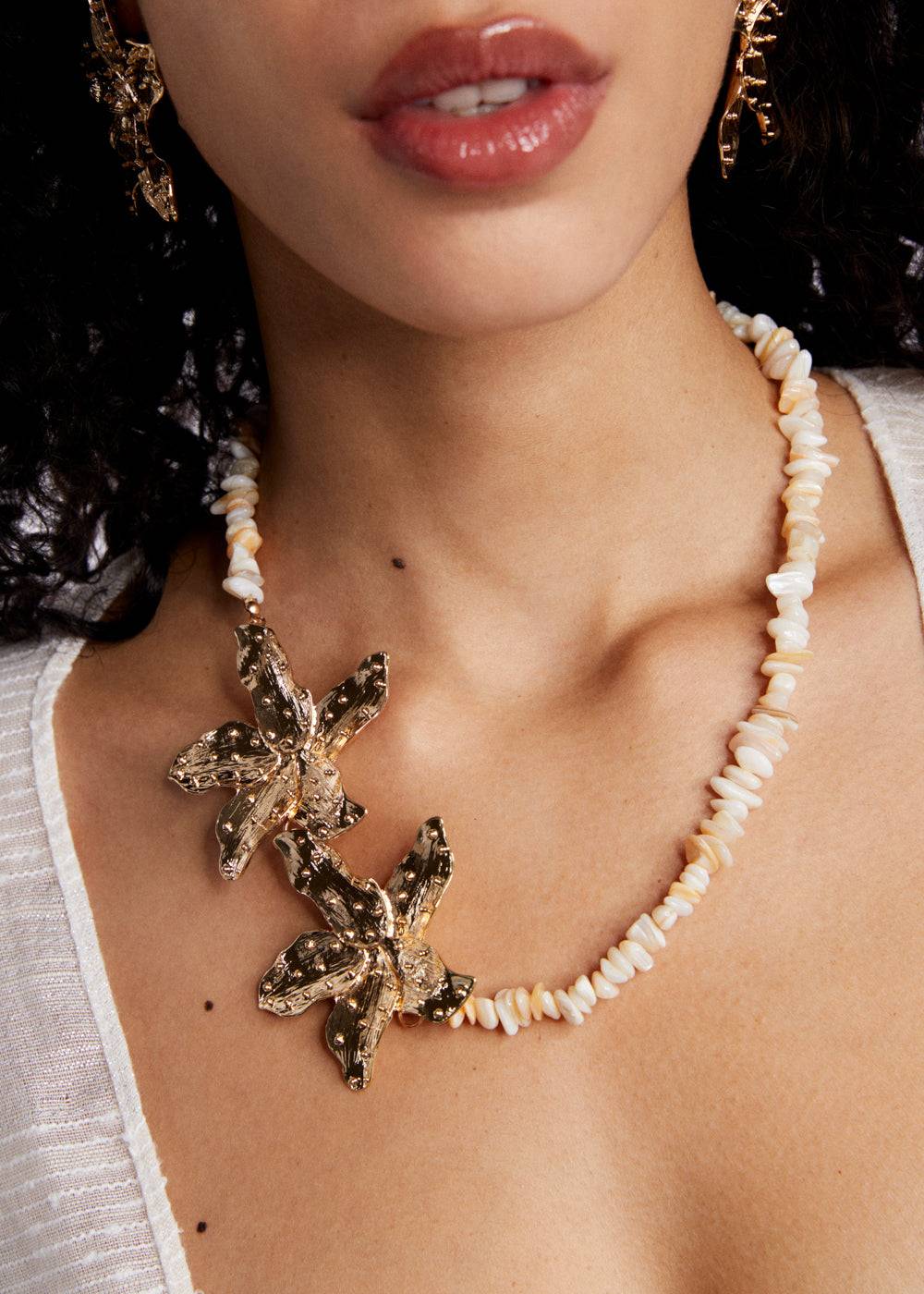 Nalí NECKLACE W/ GOLD TROPICAL FLOWERS Hotsell