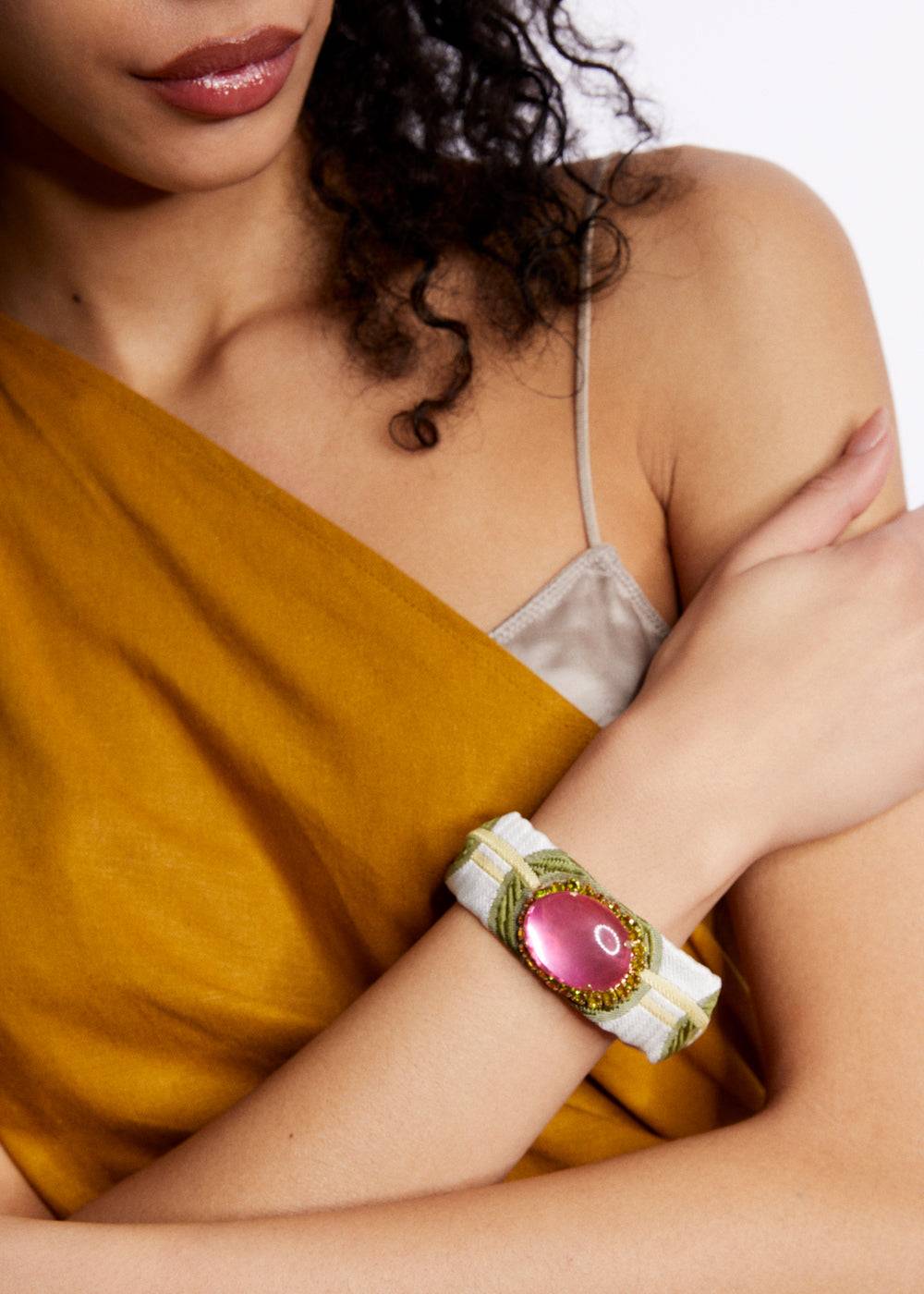 Nalí FABRIC BRACELET W/ OVAL FUCHSIA ELEMENT Vendita Calda