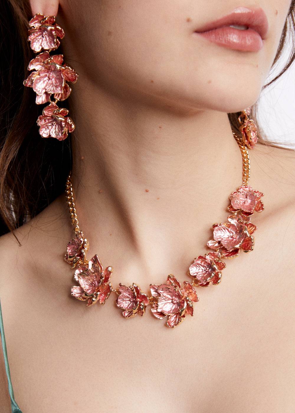Nalí NECKLACE W/ ENAMEL SALMON FLOWERS/GOLD Offerte