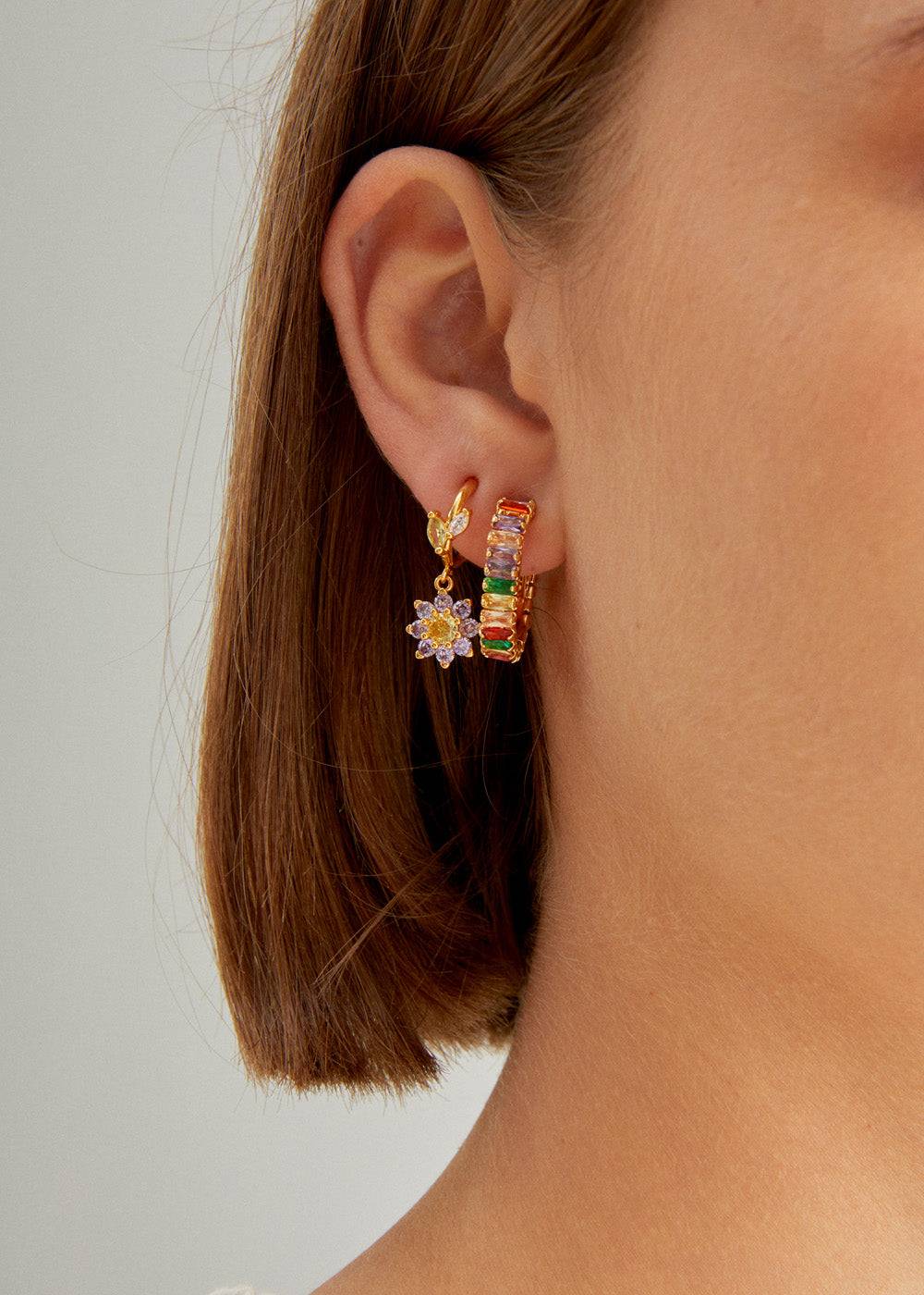 Nalí CELIA HOOP EARRINGS W/ FLOWER + COLORS 2025