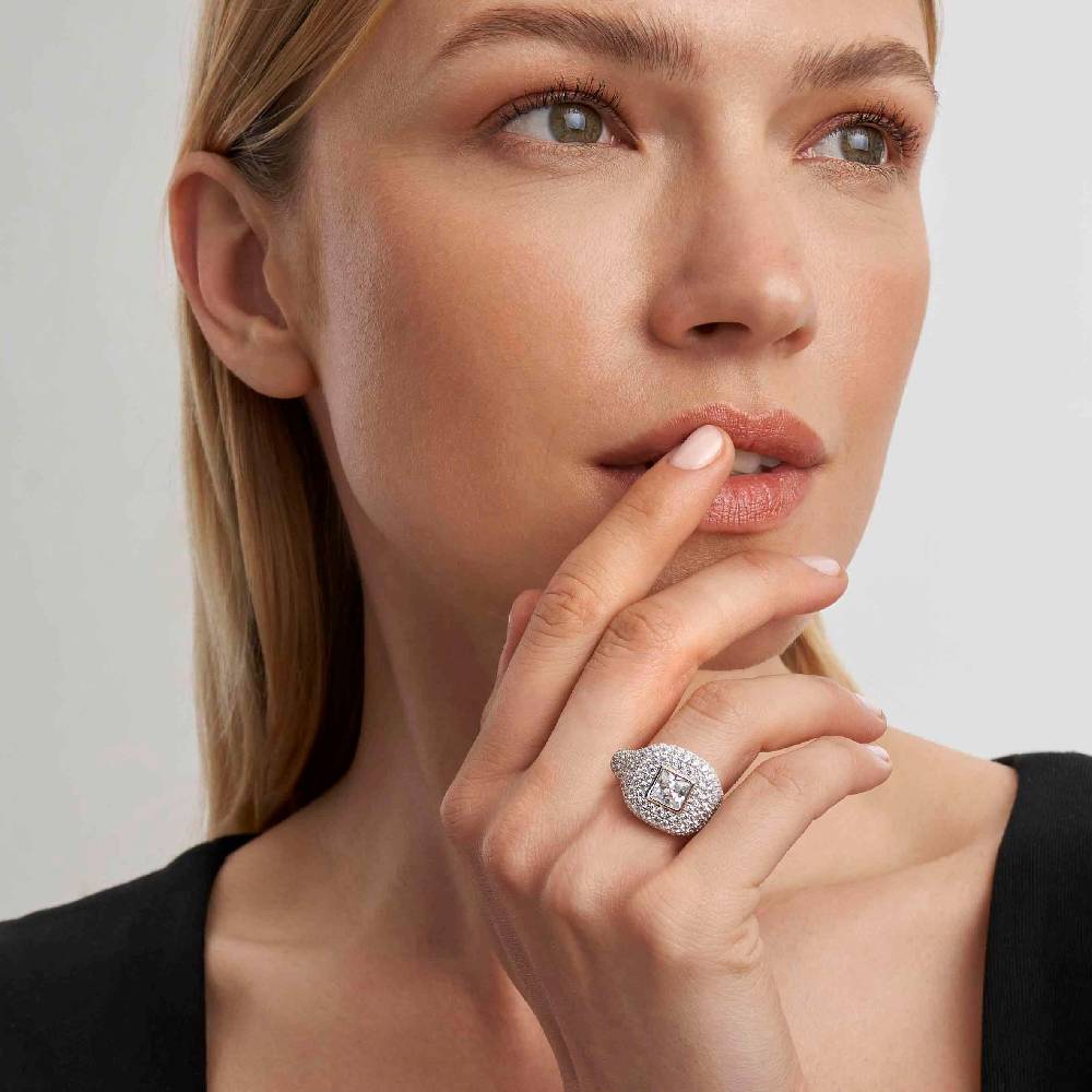 Nomination Anello Domina con Quadrato e Zirconi Promozione Limitata