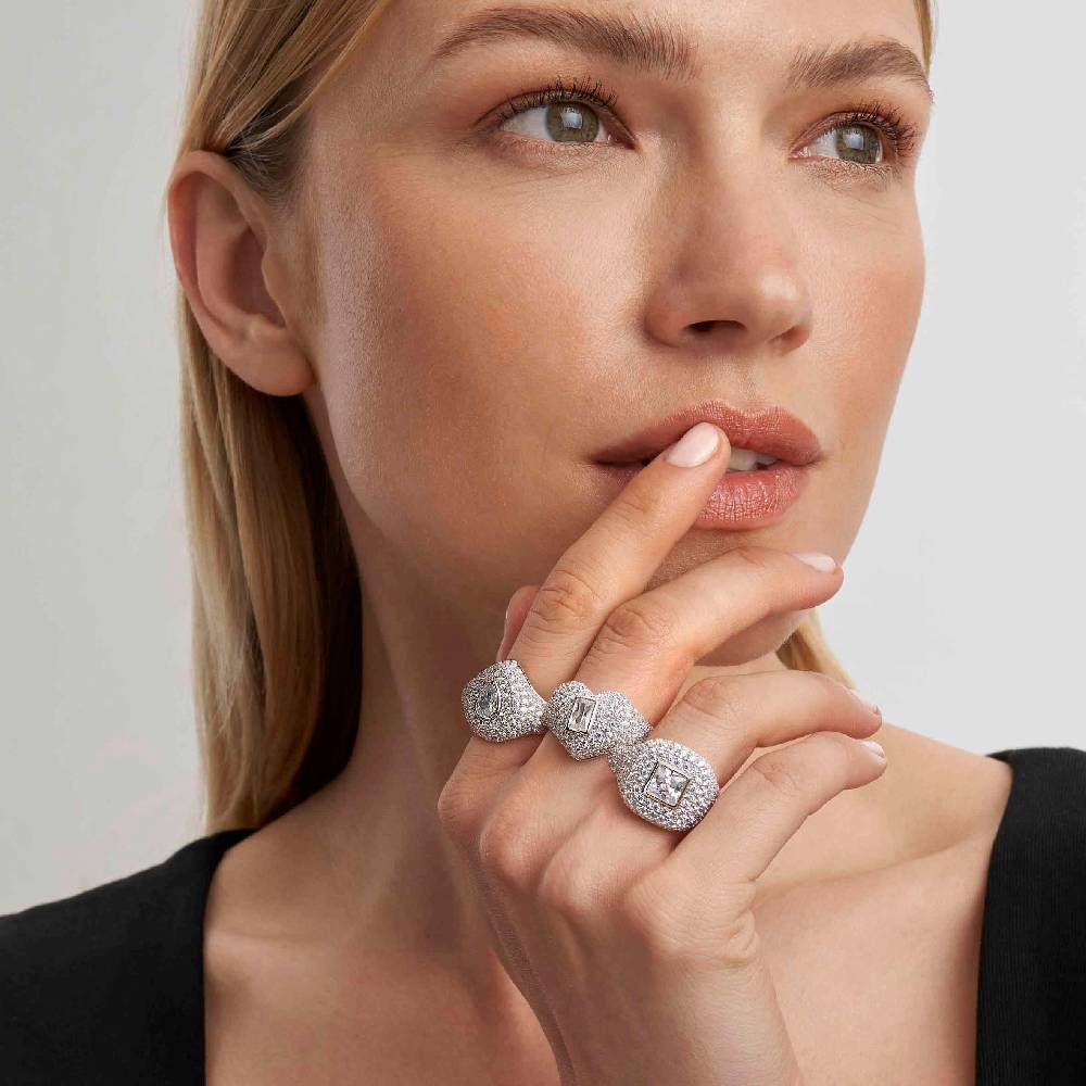 Nomination Anello Domina con Quadrato e Zirconi Promozione Limitata