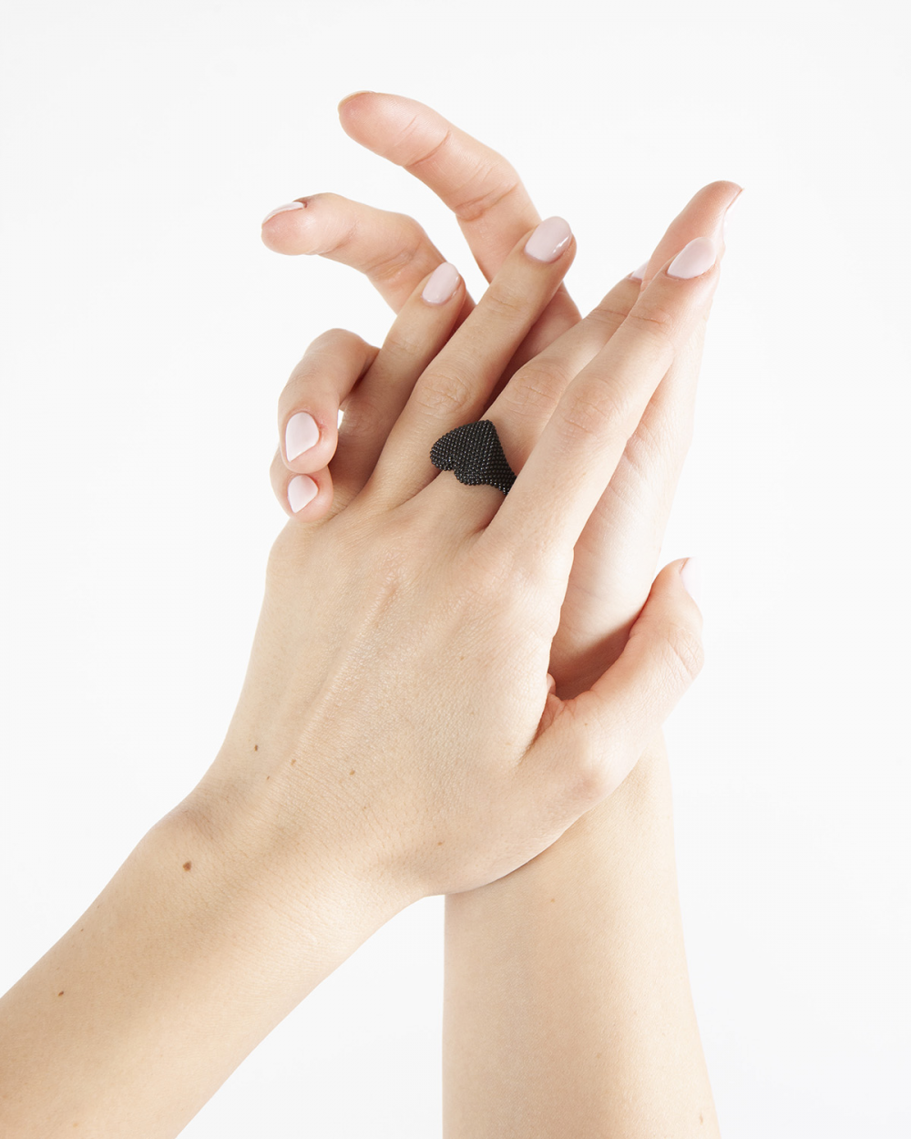 ﻿Nove25 ANELLO CHEVALIER CUORE PUNTINATO TOTAL BLACK Promozione