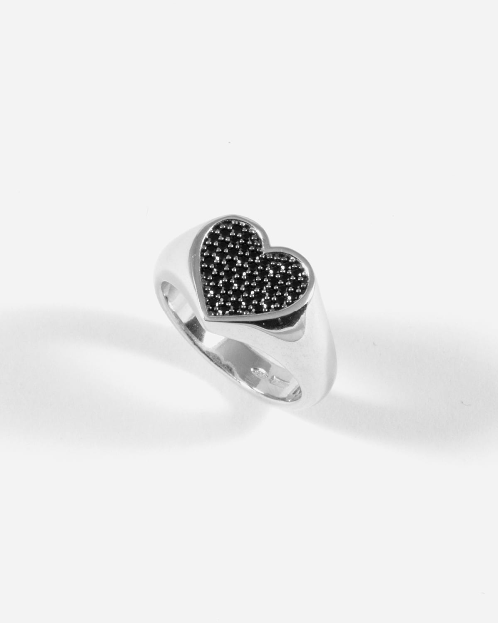 Nove25 ANELLO CHEVALIER CUORE CON BRILLANTE NERO Acquista Ora