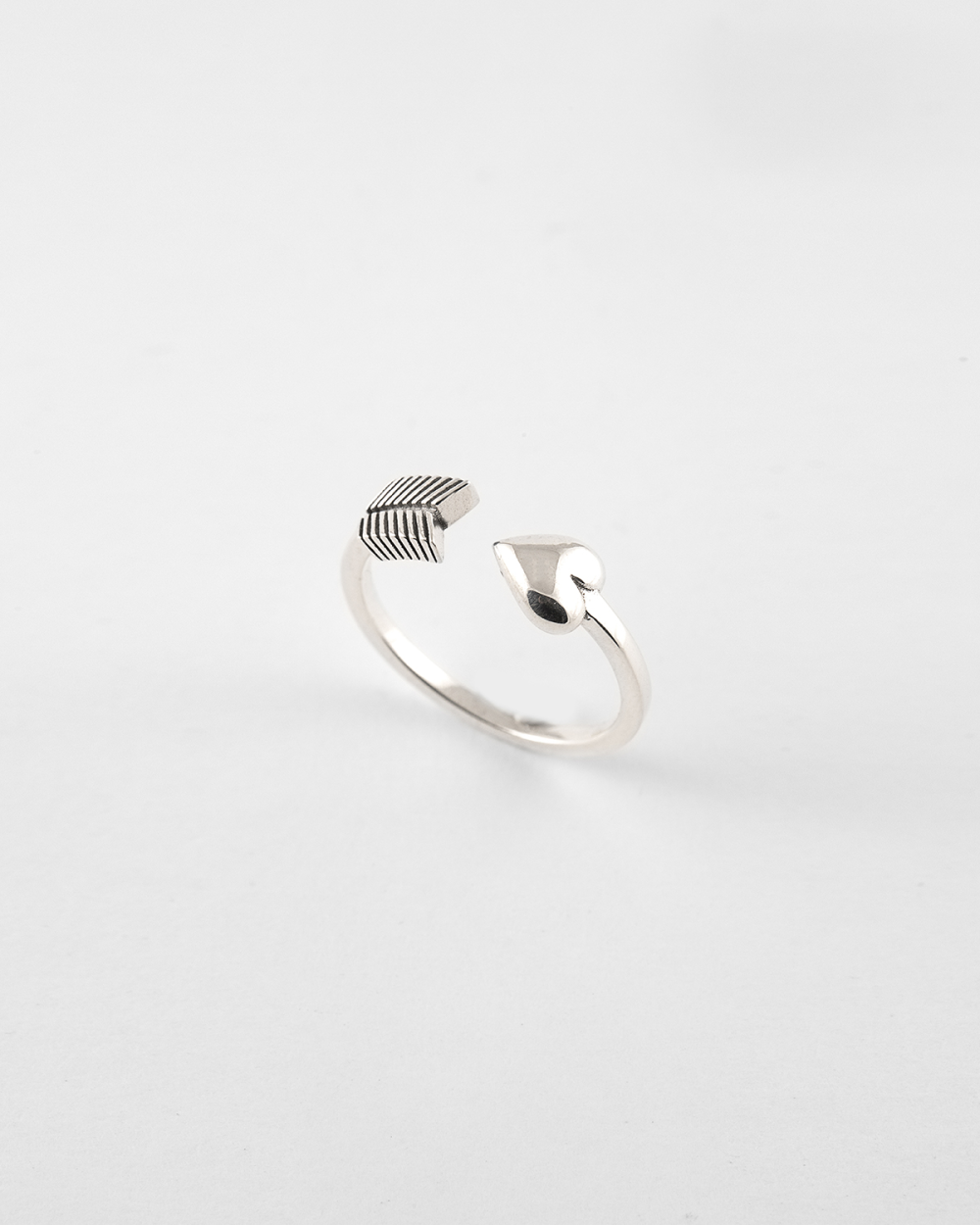 Nove25 FEDINA FRECCIA CUPIDO IN ARGENTO Presa