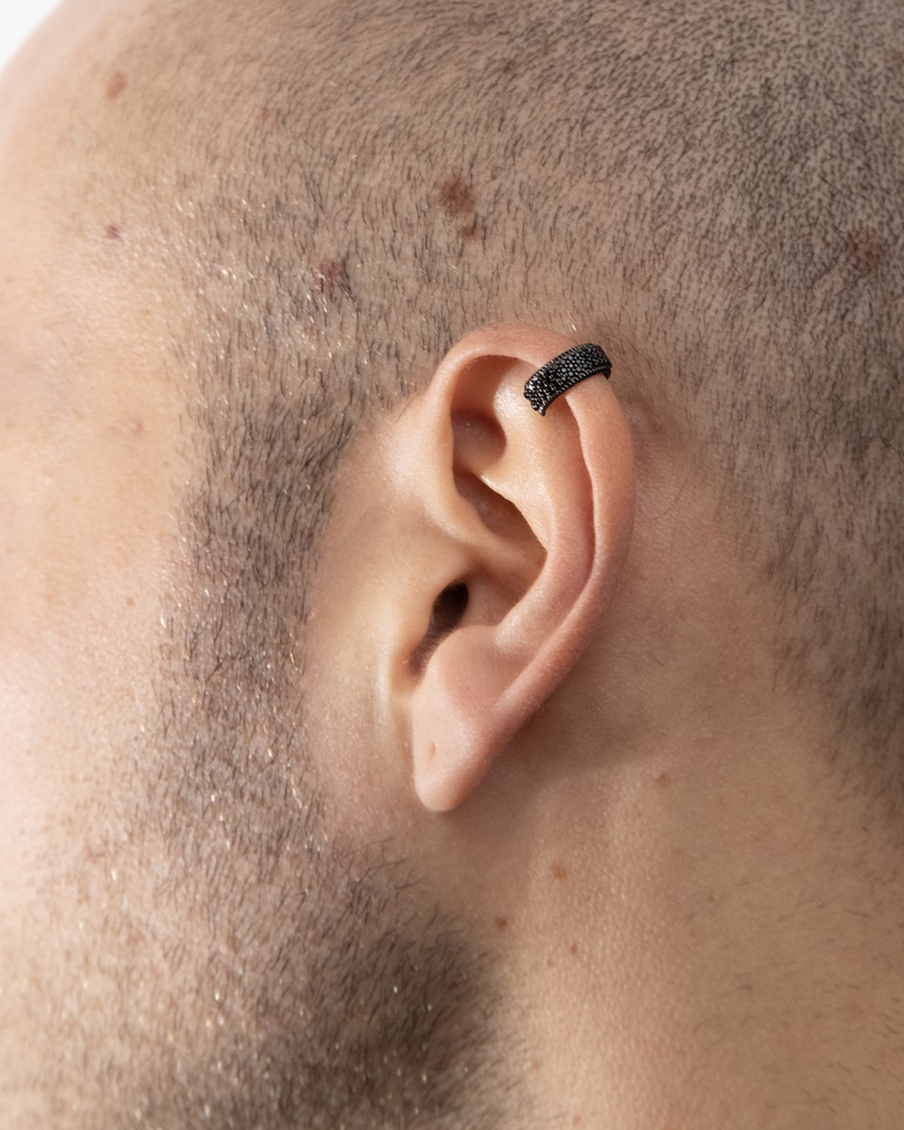 Nove25 EAR CUFF BRIGHT BLACK WRAP CON BRILLANTI NERI Saldi Di Fabbrica