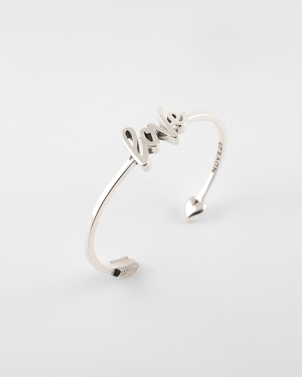 Nove25 BRACCIALE RIGIDO IN ARGENTO FRECCIA LOVE 2025