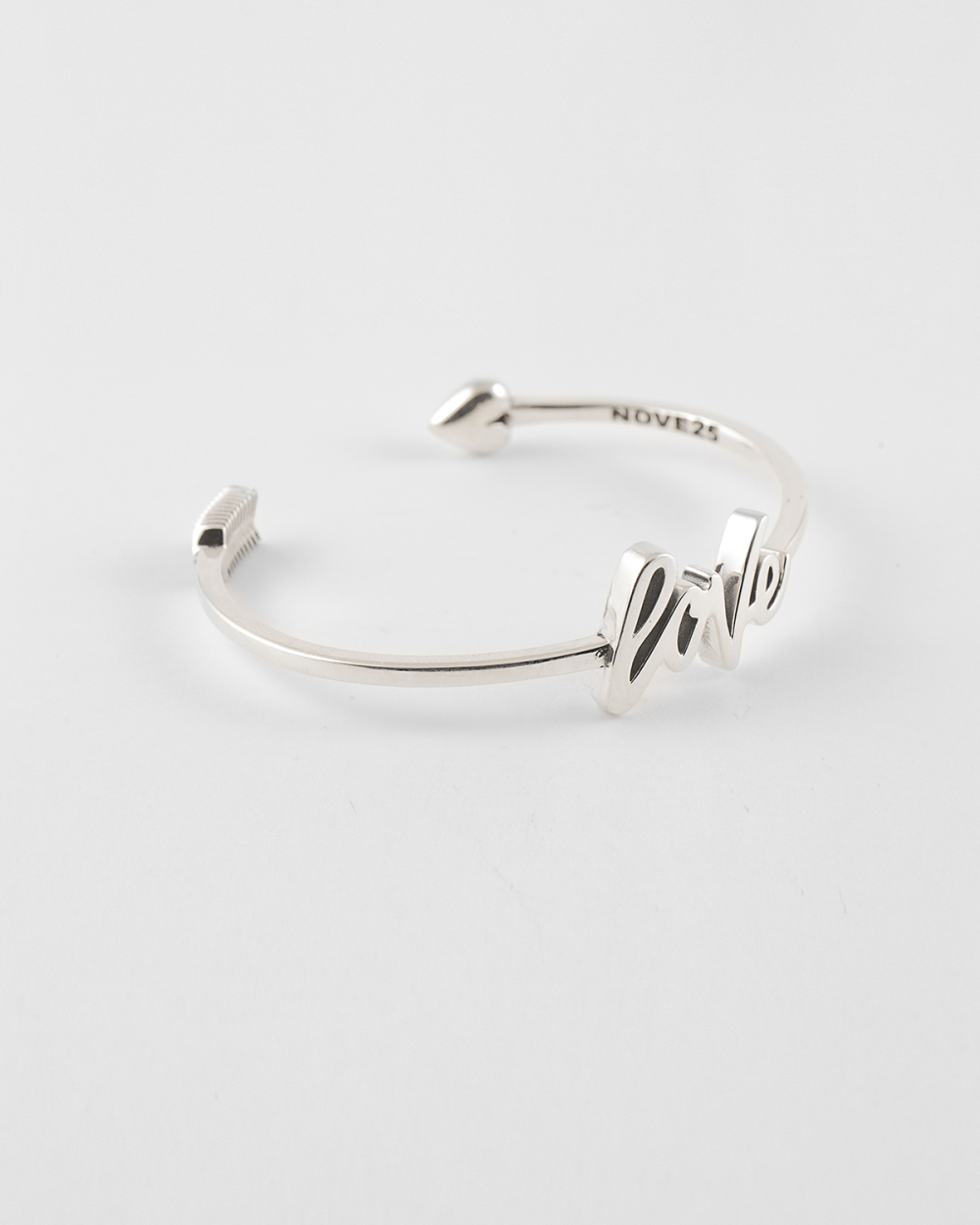 Nove25 BRACCIALE RIGIDO IN ARGENTO FRECCIA LOVE 2025
