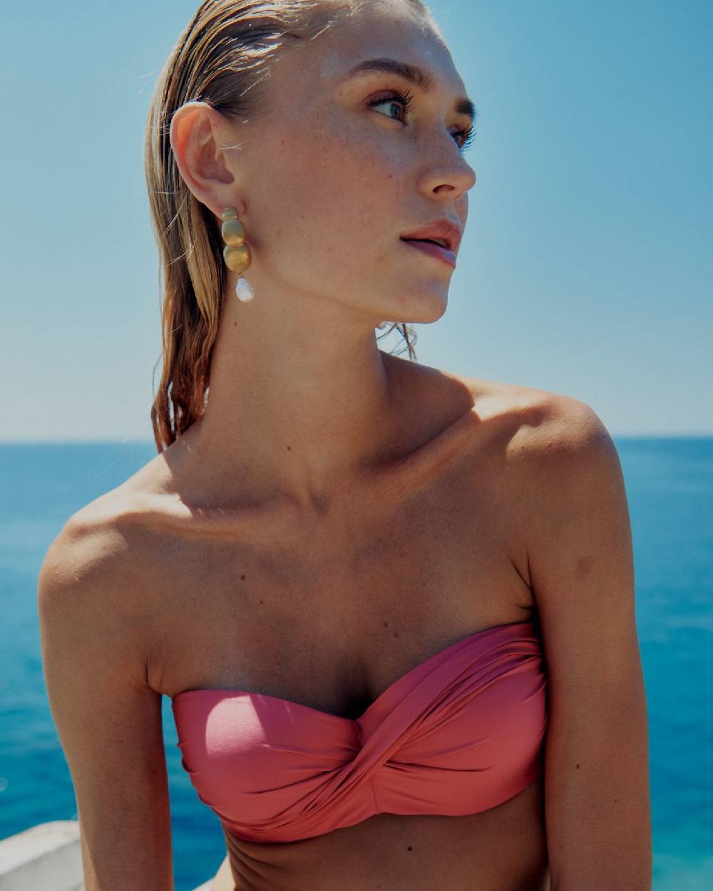 Olivia Gold Reggiseno a fascia strutturato + Slip a vita bassa con accessori sui fianchi Consegna Veloce