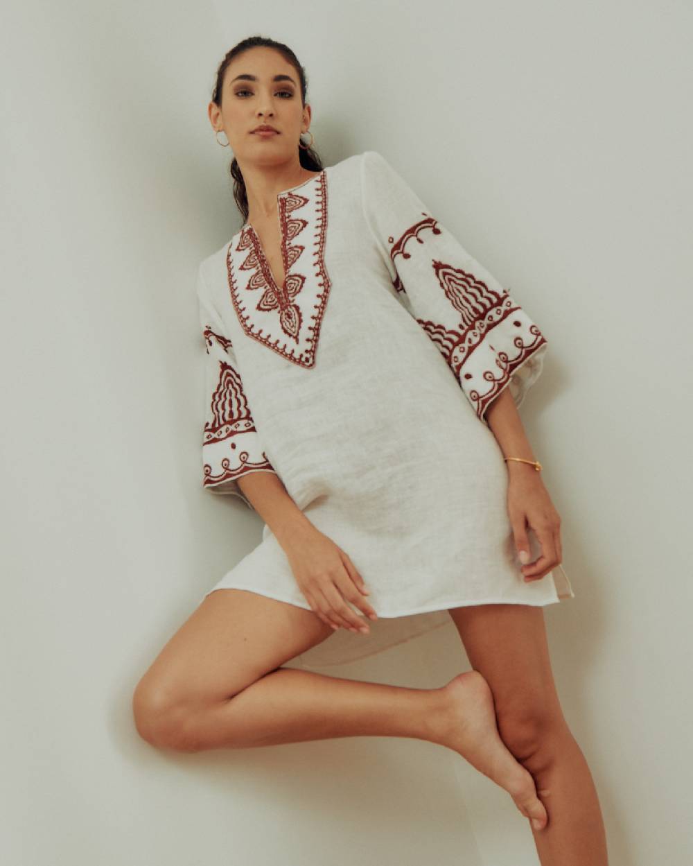 Olivia Gold Abito corto in Lino con ricami Shopping Online