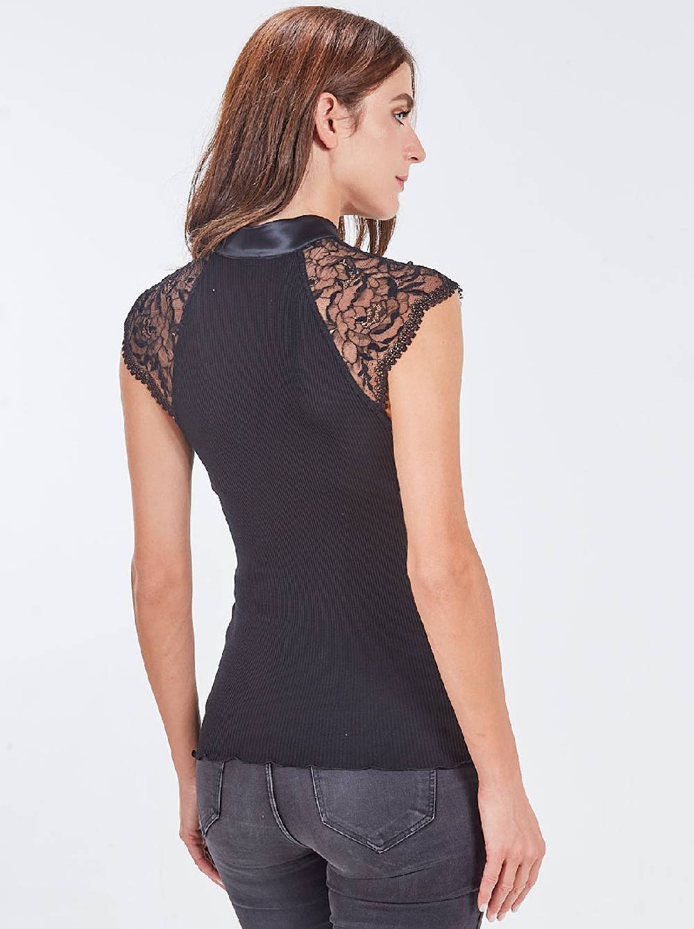 Oscalito Top smanicato con collo alla coreana in raso di pizzo chantilly 5866 2025