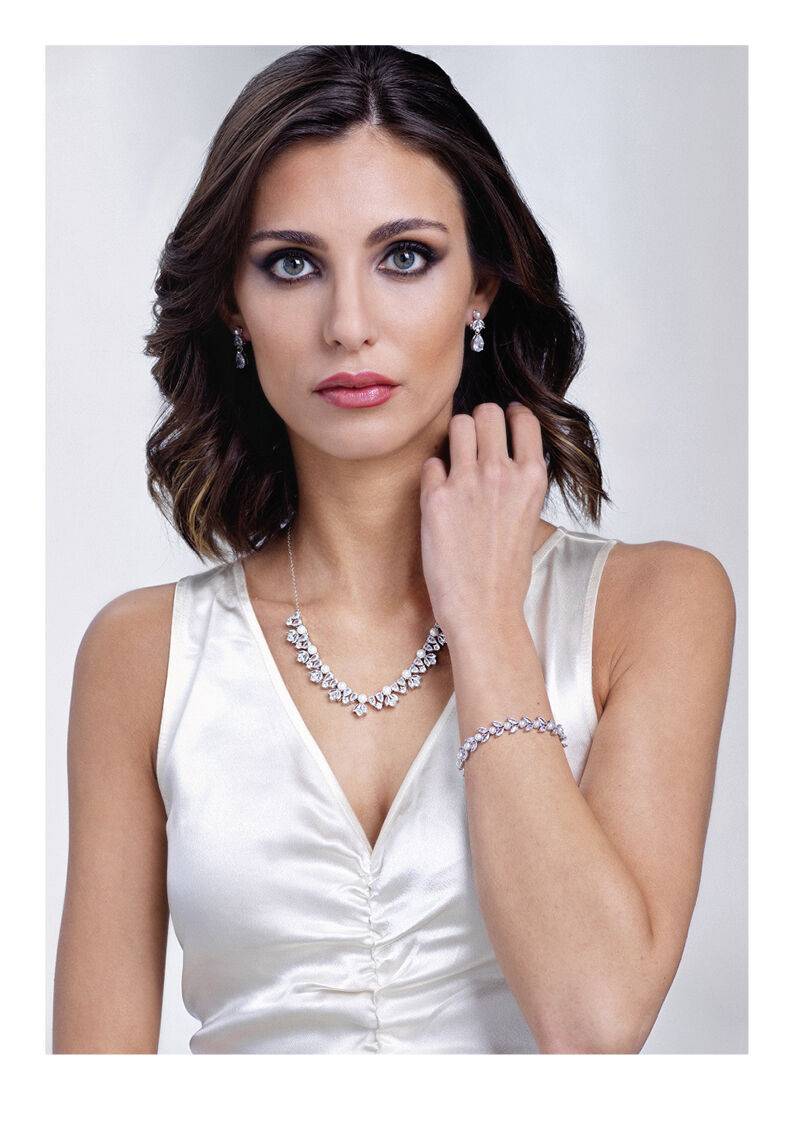Ottaviani Orecchini rodiati con cubic zirconia e perle Offerte