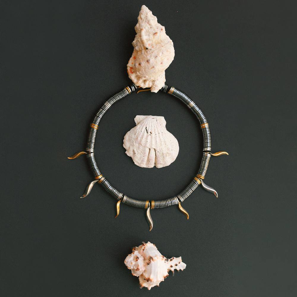 Paola Grande Gioielli FLAME Collana girocollo con dischi in ematite Soddisfazione Garantita