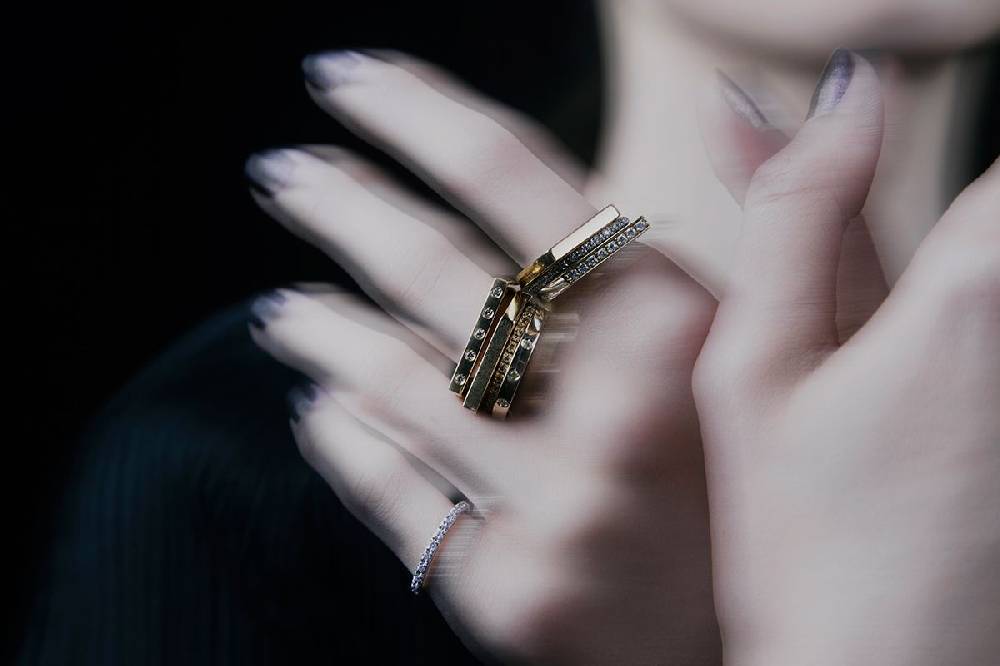 Paola Grande Gioielli CONGIUNZIONI Anello 'Congiunzioni' tondo con pietre I Più Venduti