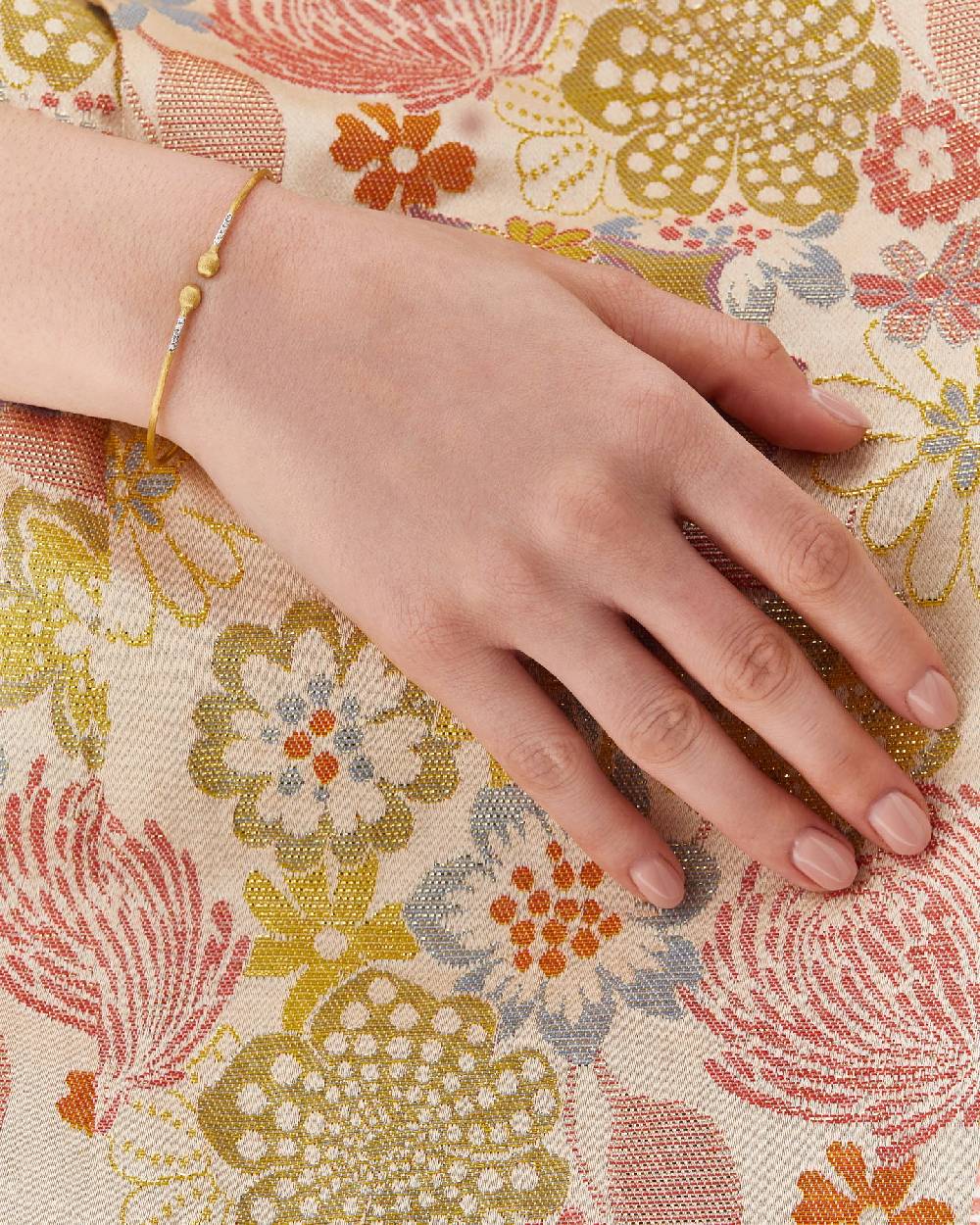 Nanis Bracciale a schiava "DANCING ÉLITE" essenziale inciso a mano in oro e – Nanis Italian Jewels I Più Venduti