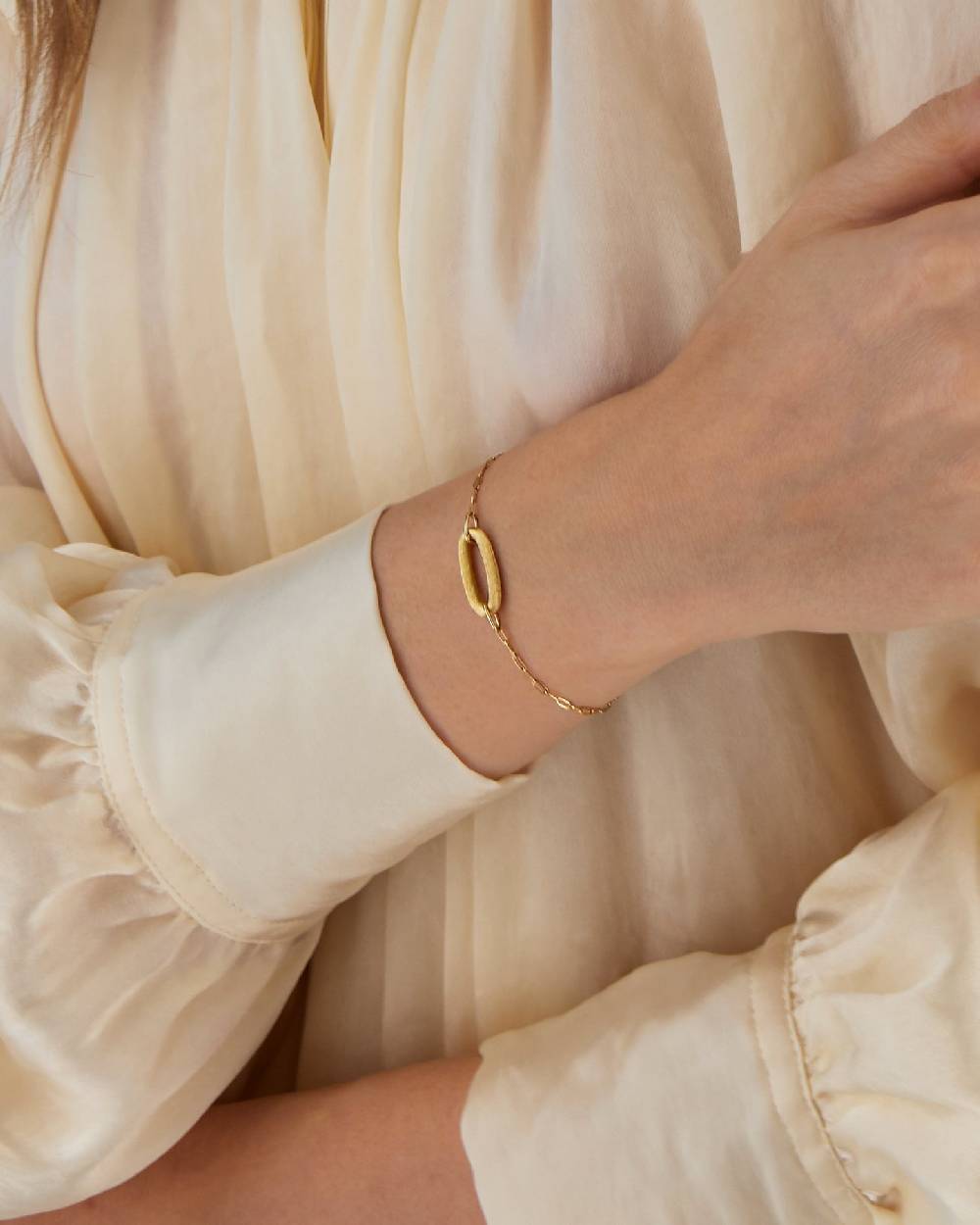Nanis Bracciale "LIBERA" con ovale in oro inciso a mano – Nanis Italian Jewels Italy