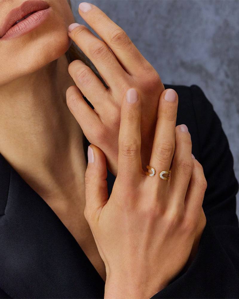 Nanis Anello "LIBERA" aperto in oro e diamanti – Nanis Italian Jewels In Vendita