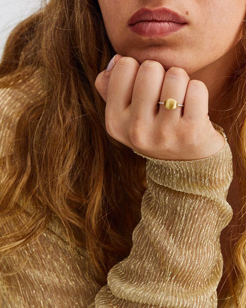 Nanis Anello "DANCING ÉLITE" con boule in oro incisa a mano e pavé di diaman – Nanis Italian Jewels Nuova