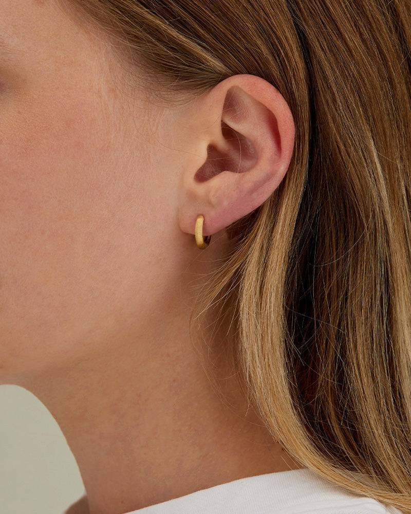Nanis Orecchini a cerchio piccoli "LIBERA"in oro – Nanis Italian Jewels Online