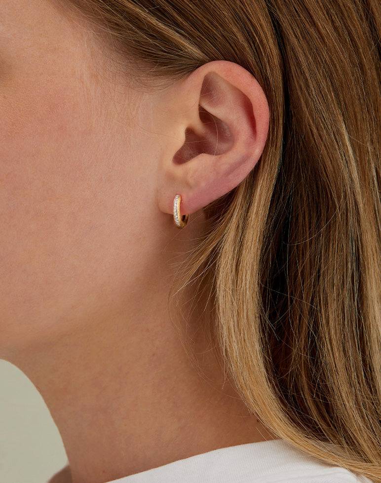 Nanis Orecchini a cerchio piccoli "LIBERA" in oro e diamanti – Nanis Italian Jewels In Vendita