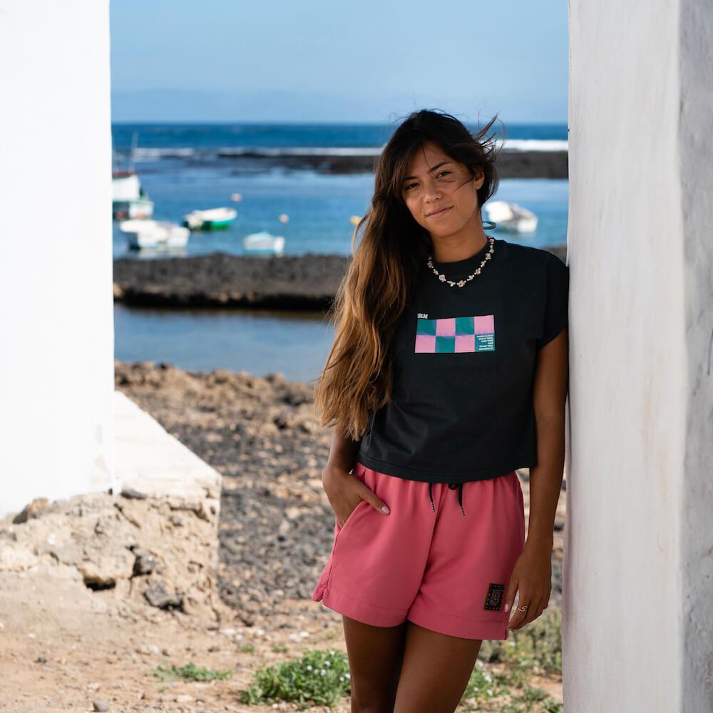 Seay / Crop T-Shirt Nera Kanoa Presa