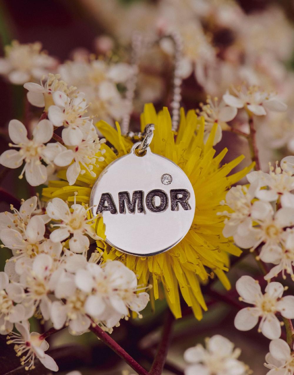 Thais Bernardes Collana Medaglietta AMOR Nuovo